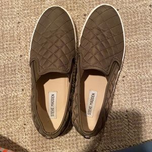 Steve Madden army green slip on shoes